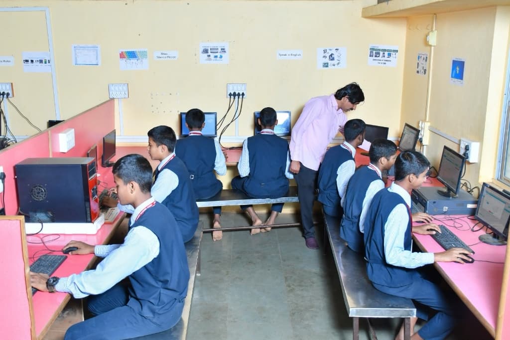 Disha Academy Computer Lab and Robotics Class